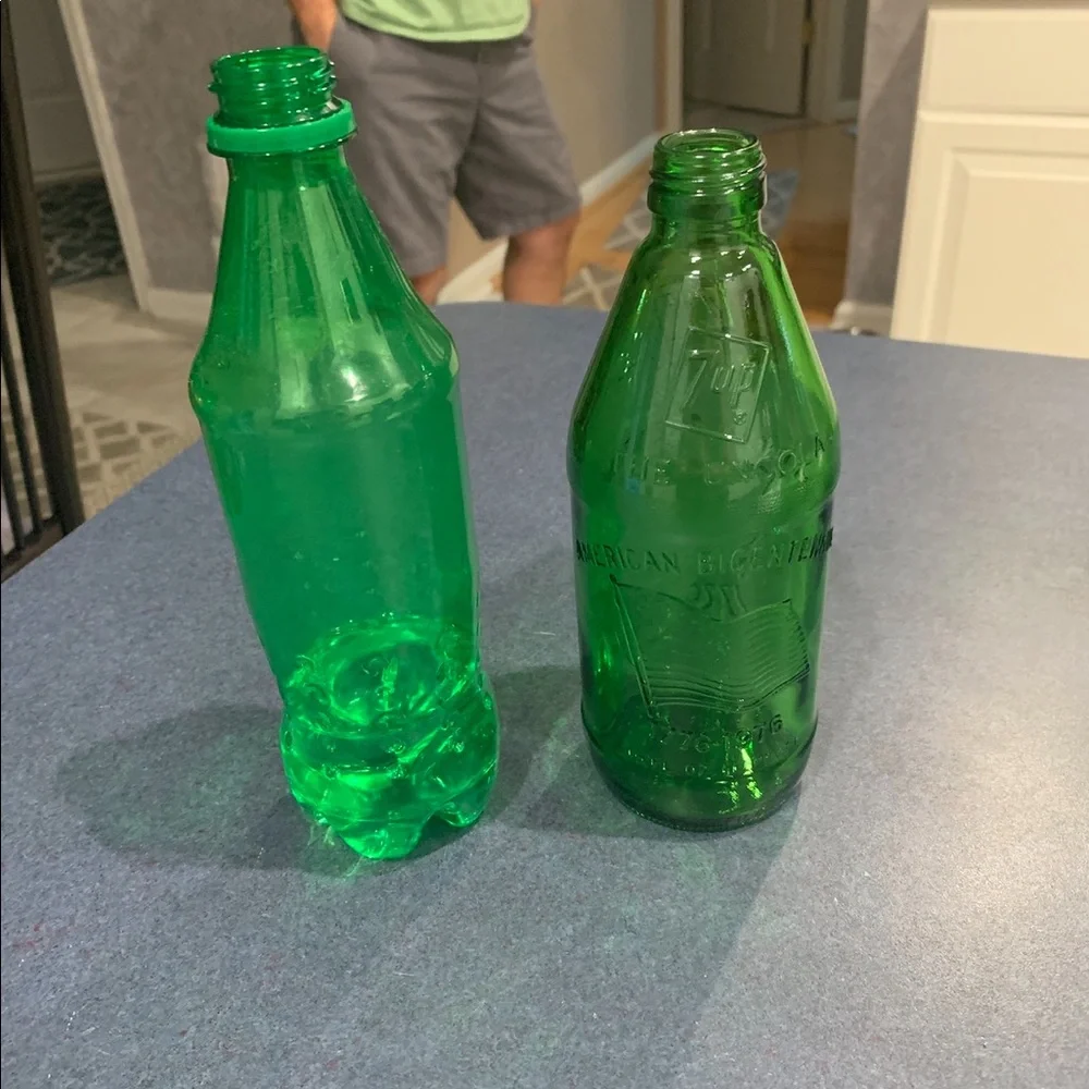 7-UP Bottle/Liberty Bell,Bicentennial 1976,Green Glass Bottle, excellent clean
